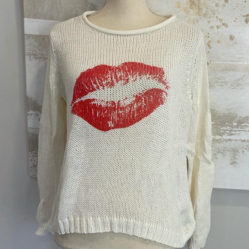 Wooden Ships lips sweater size xs